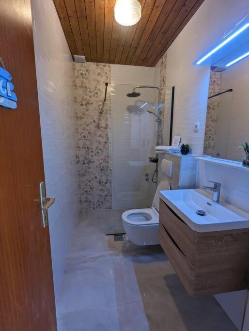 Zeezicht Appartement 50M From Beach Срима Екстериор снимка